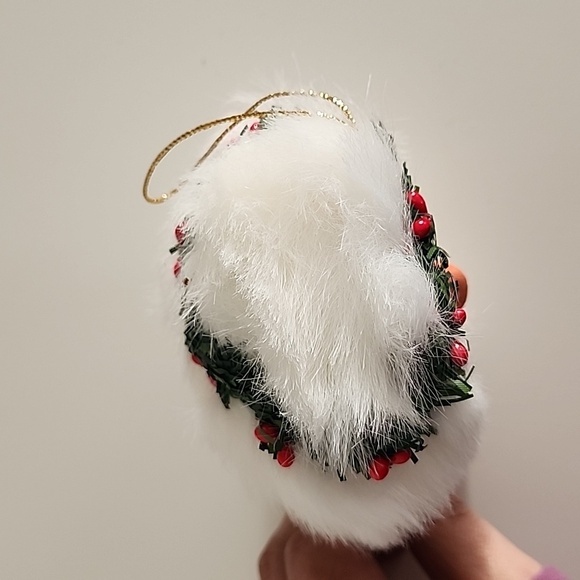 Vintage Santa Claus Face Ornament – Faux Fur Beard, Holly Berry Wreath – RARE - Picture 4 of 4